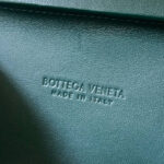 Bottega Veneta Knot With Chain 776662